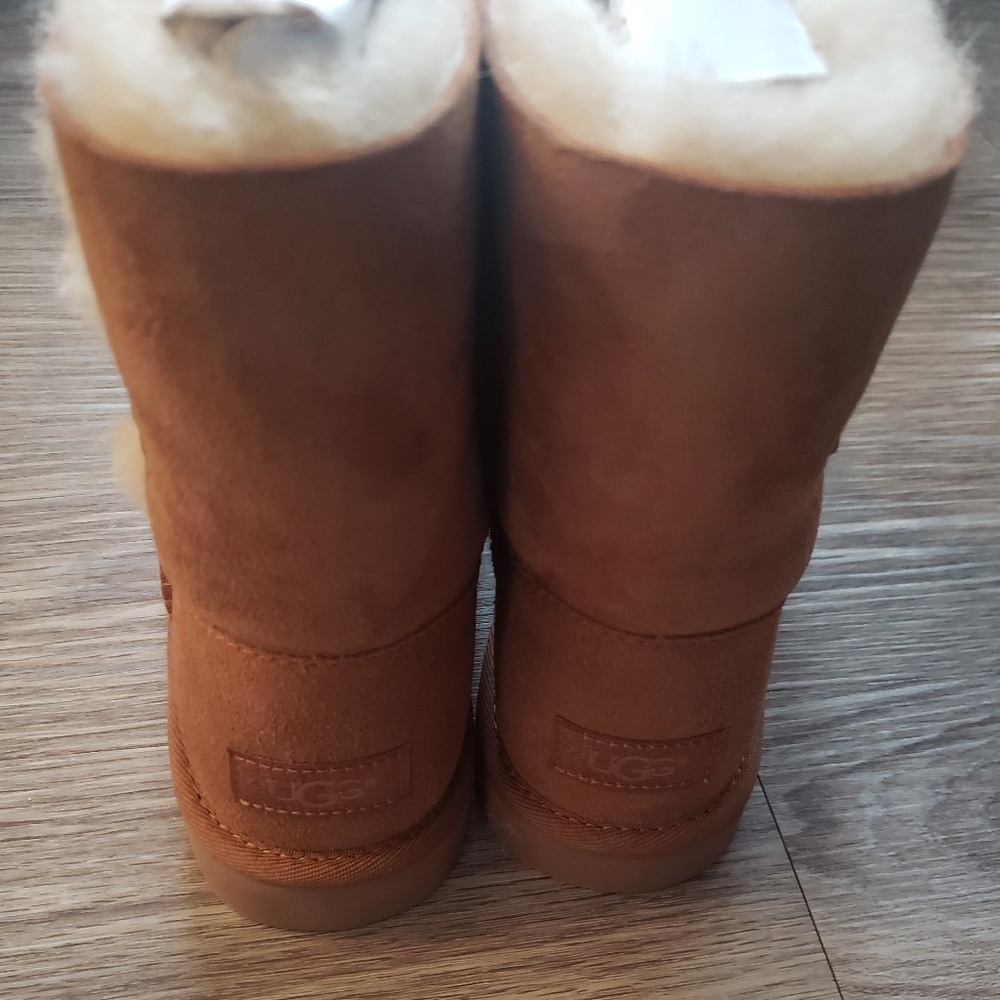 NIB UGG BAILEY BUTTON (size 6.5 women) - Picture 3 of 4